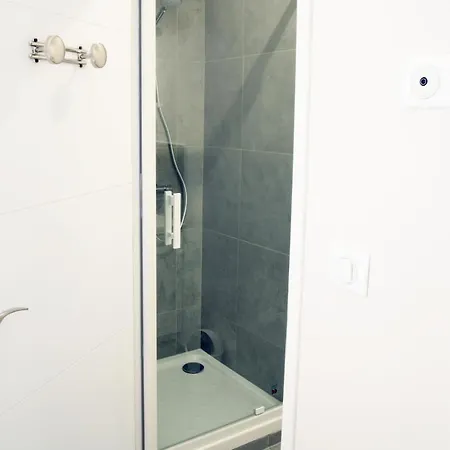 Appartamento T2 - 28M2 Avec Cour Et Stationnement, Wifi Et Linge Fournis Angoulême Esterno foto