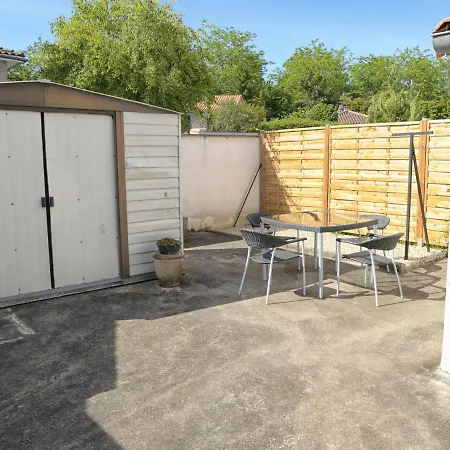 Appartamento T2 - 28M2 Avec Cour Et Stationnement, Wifi Et Linge Fournis Angoulême Esterno foto