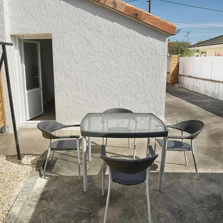 Appartamento T2 - 28M2 Avec Cour Et Stationnement, Wifi Et Linge Fournis Angoulême Esterno foto