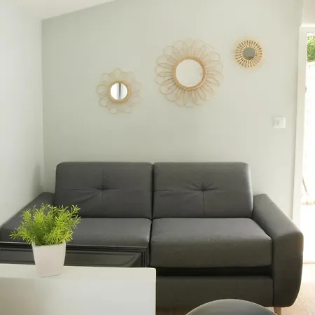 Appartamento T2 - 28M2 Avec Cour Et Stationnement, Wifi Et Linge Fournis Angoulême Esterno foto