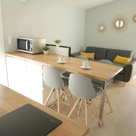 Appartamento T2 - 28M2 Avec Cour Et Stationnement, Wifi Et Linge Fournis Angoulême Esterno foto