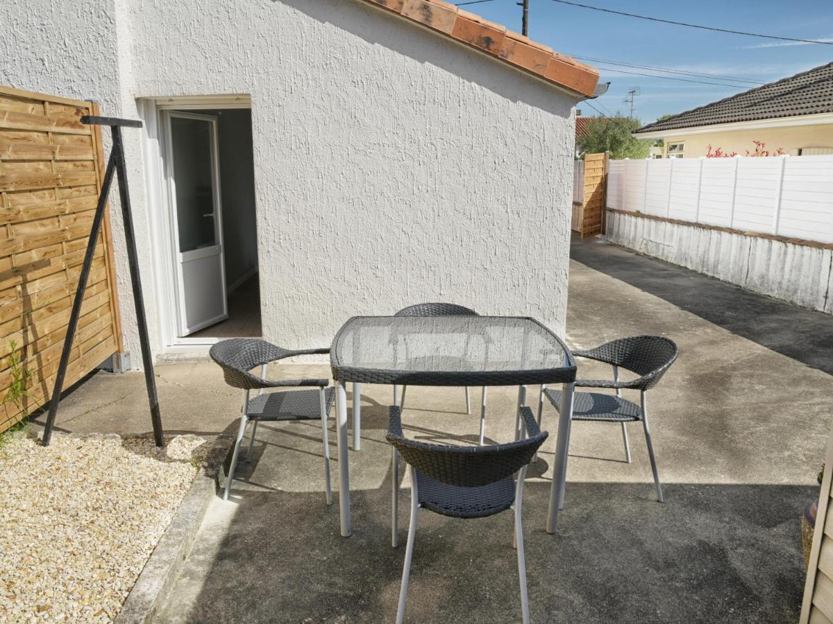Appartement T2 - 28m2 Avec Cour, Netflix, Stationnement *