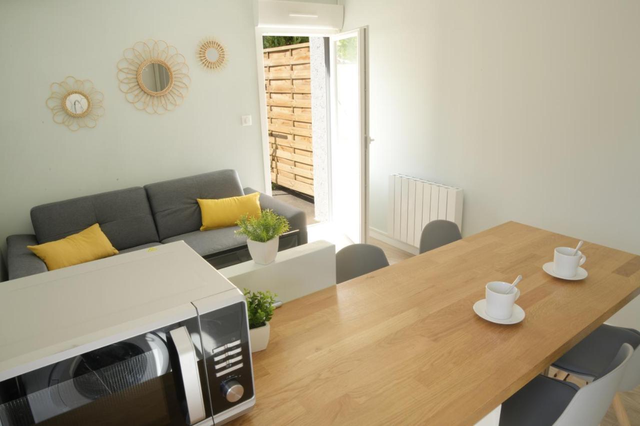 T2 - 28m2 Avec Cour, Netflix, Stationnement Appartement *