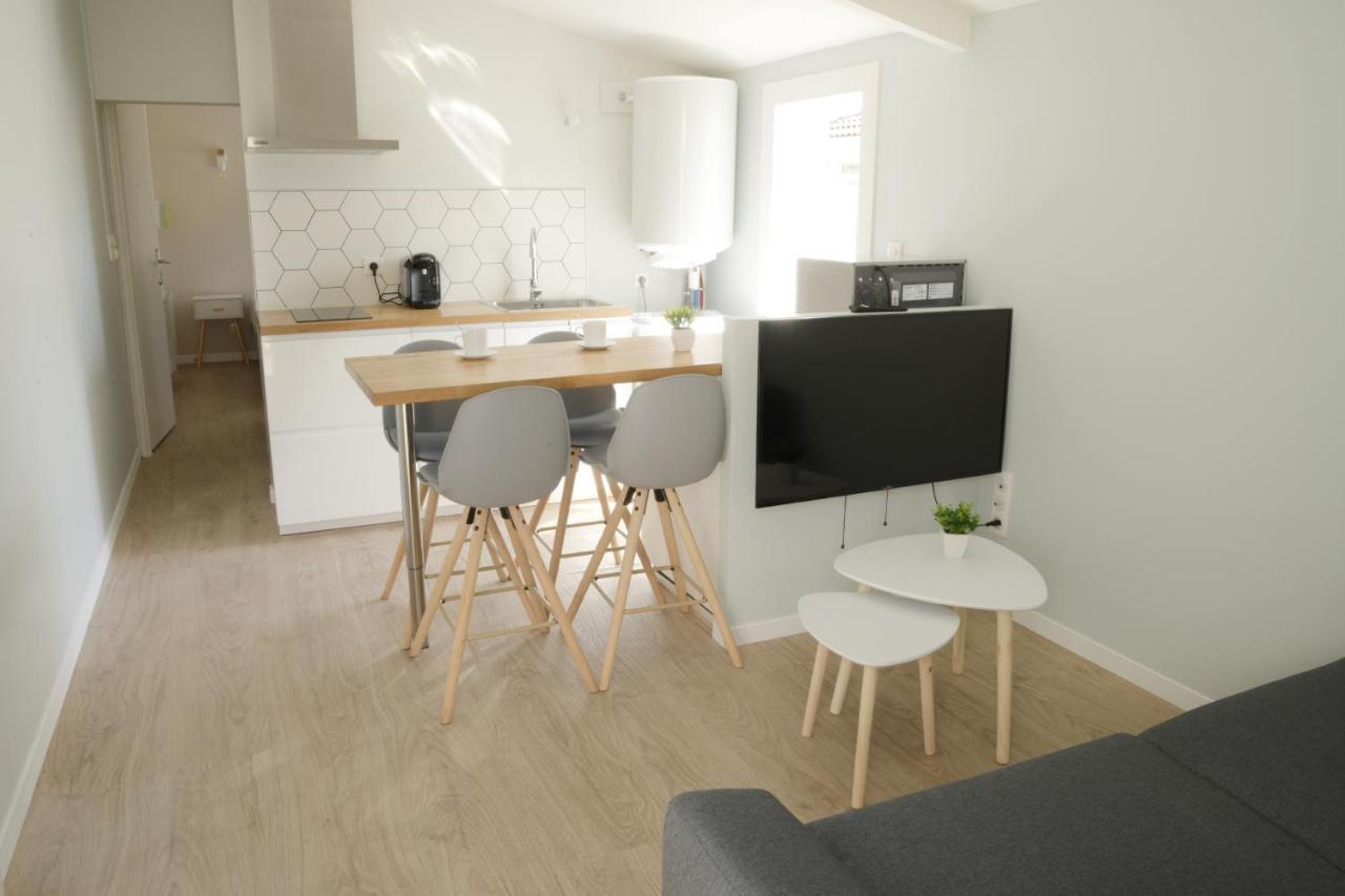 T2 - 28m2 Avec Cour, Netflix, Stationnement Appartement *